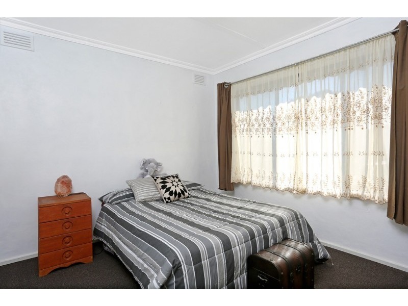 21 OSBORN AVENUE, Kangaroo Flat VIC 3555