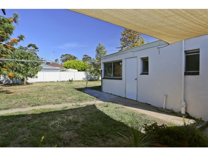 21 OSBORN AVENUE, Kangaroo Flat VIC 3555