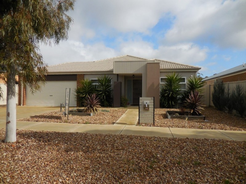 11 Barnett Drive, Kangaroo Flat VIC 3555