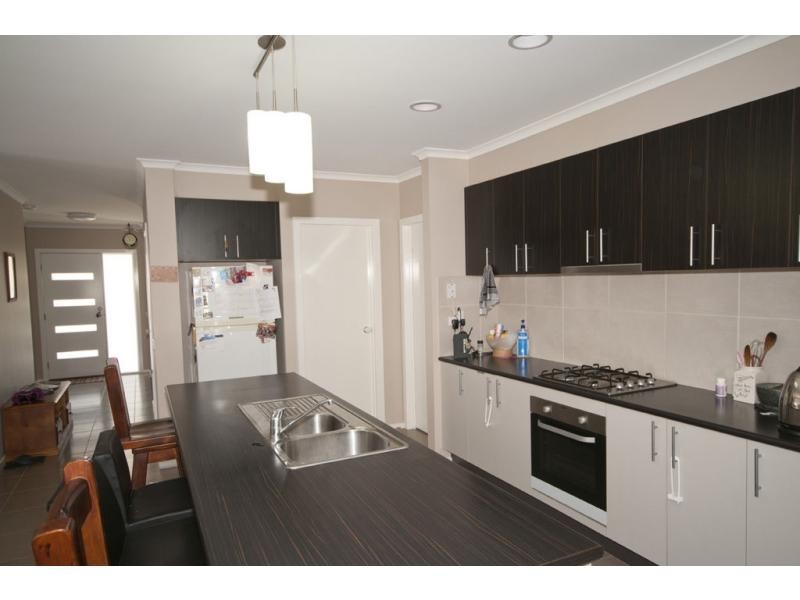 11 Barnett Drive, Kangaroo Flat VIC 3555