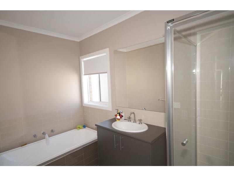 11 Barnett Drive, Kangaroo Flat VIC 3555