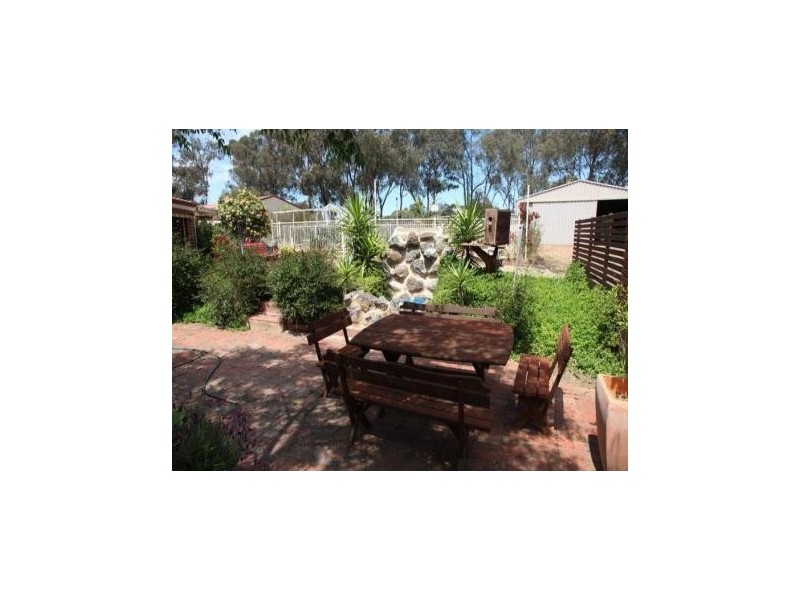 11 Peake Court, Ascot VIC 3551