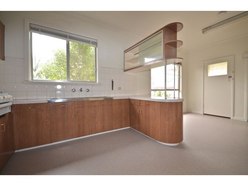 13 Oak Street, Golden Square VIC 3555