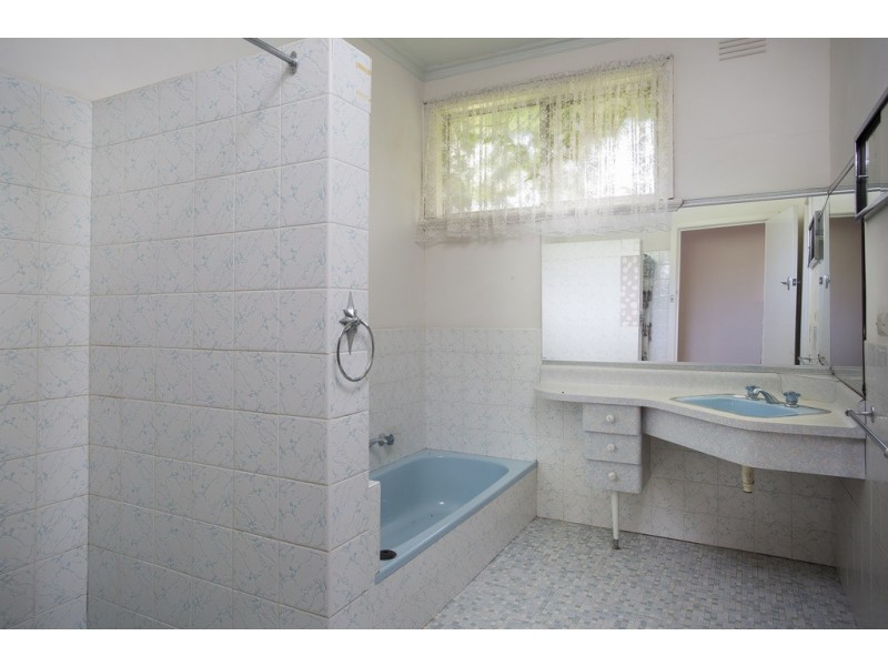 13 Oak Street, Golden Square VIC 3555