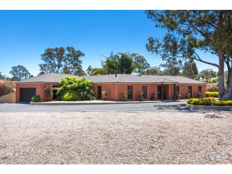 20 Pioneer Dve, Maiden Gully VIC 3551