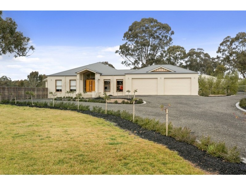 3 Hall Crescent, Junortoun VIC 3551