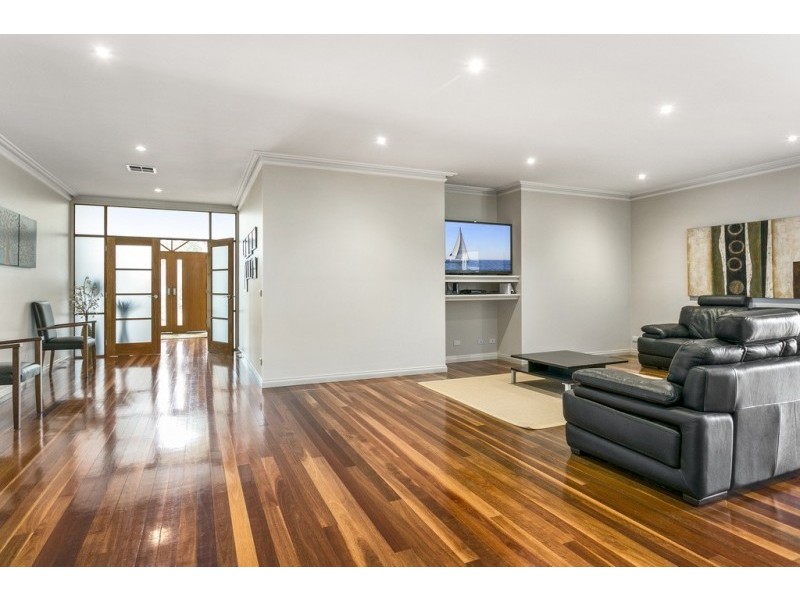 3 Hall Crescent, Junortoun VIC 3551