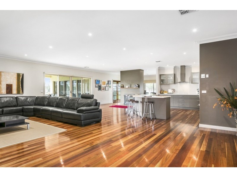 3 Hall Crescent, Junortoun VIC 3551