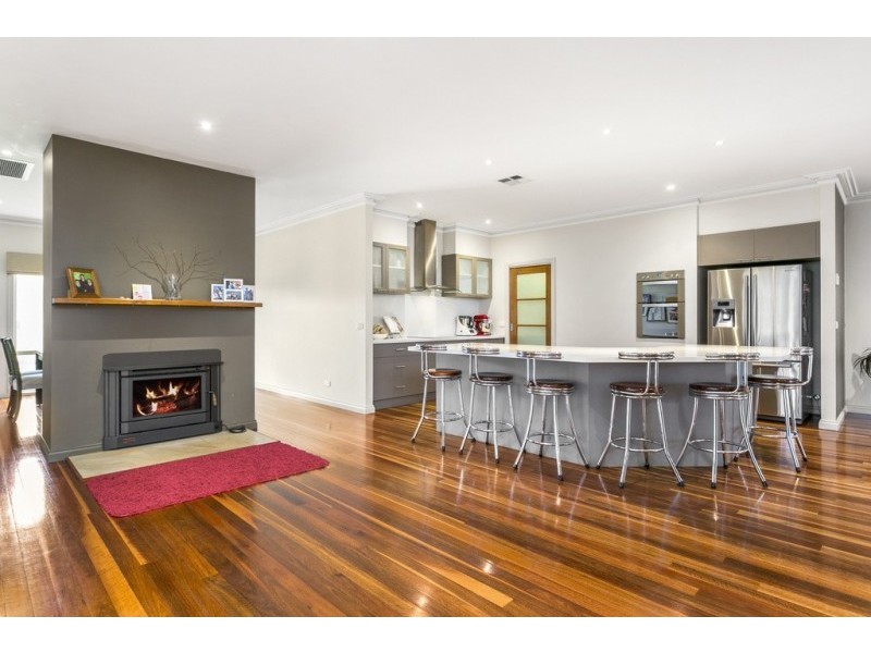 3 Hall Crescent, Junortoun VIC 3551