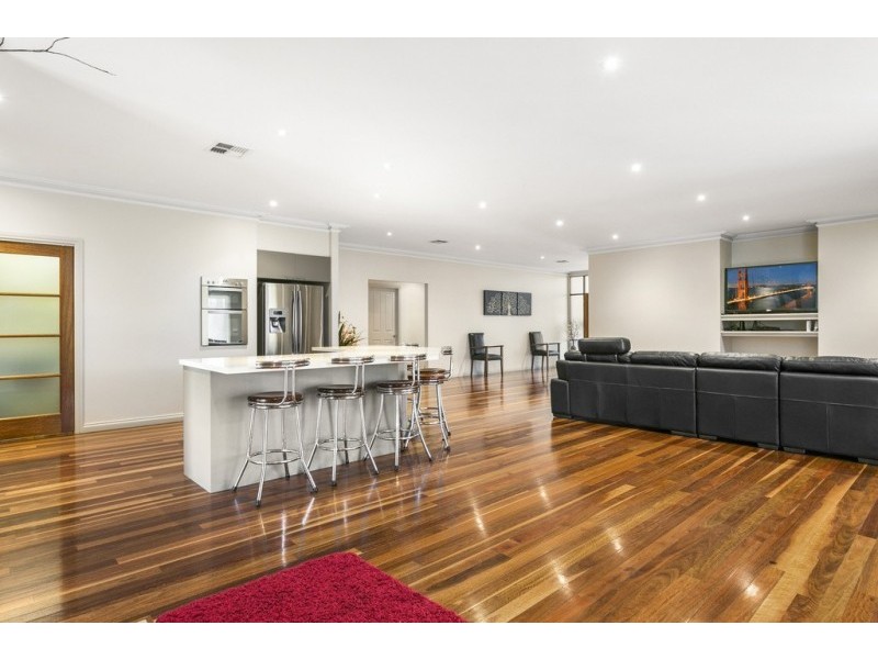 3 Hall Crescent, Junortoun VIC 3551