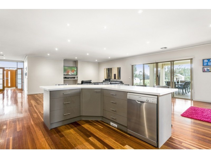 3 Hall Crescent, Junortoun VIC 3551