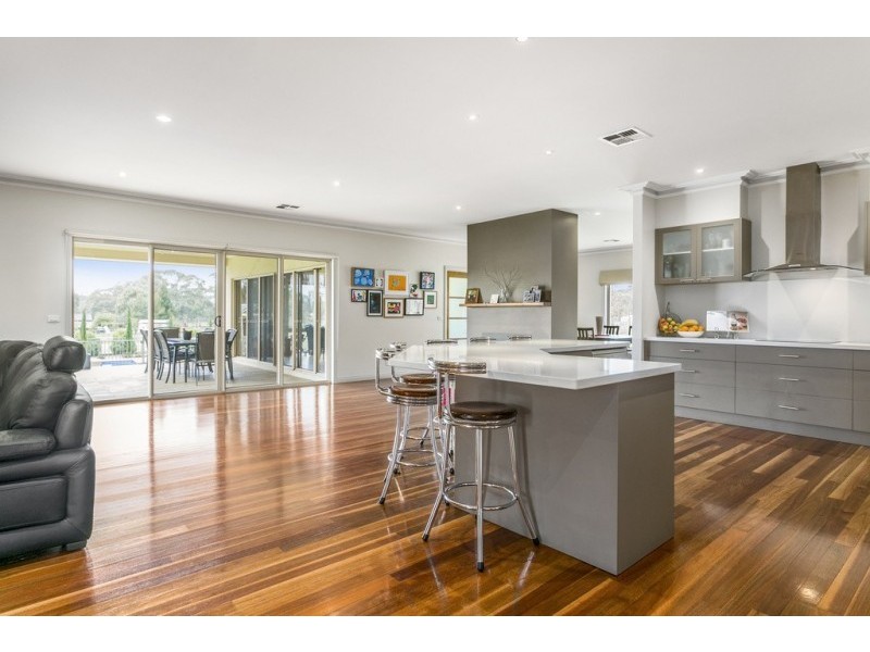 3 Hall Crescent, Junortoun VIC 3551