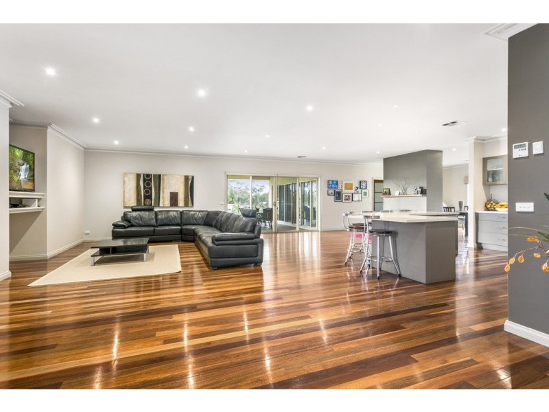 3 Hall Crescent, Junortoun VIC 3551