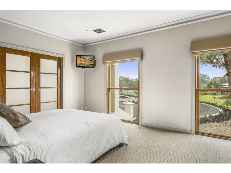 3 Hall Crescent, Junortoun VIC 3551