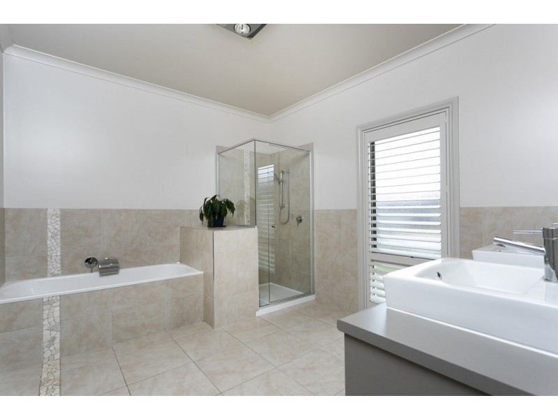 3 Hall Crescent, Junortoun VIC 3551