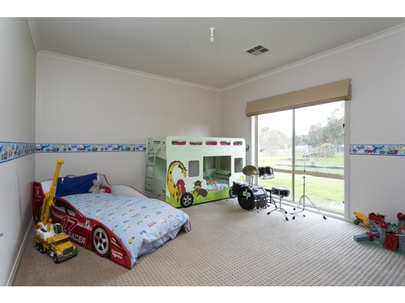3 Hall Crescent, Junortoun VIC 3551