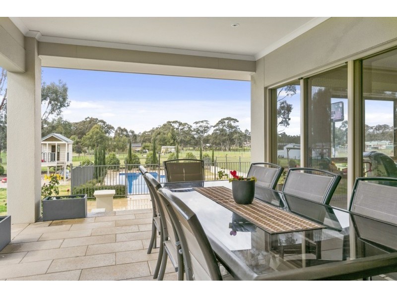 3 Hall Crescent, Junortoun VIC 3551