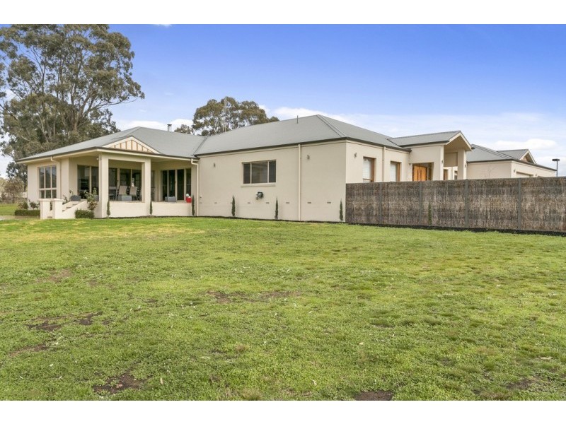 3 Hall Crescent, Junortoun VIC 3551