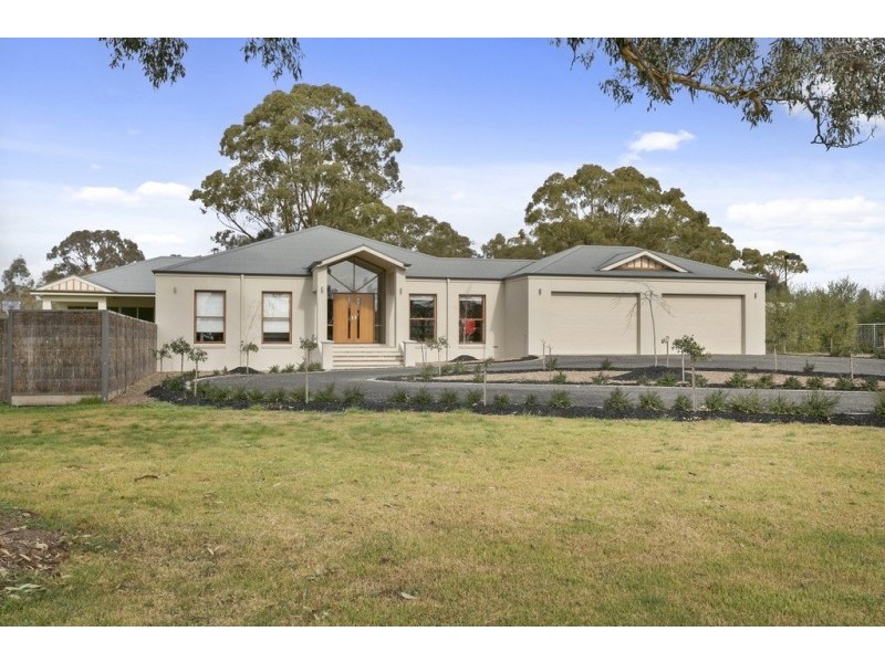 3 Hall Crescent, Junortoun VIC 3551