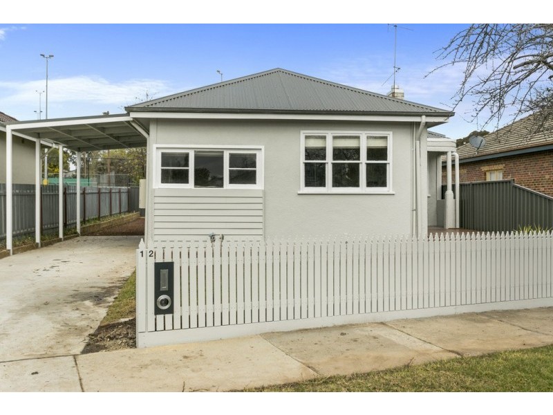 12 Hammer Street, Flora Hill VIC 3550