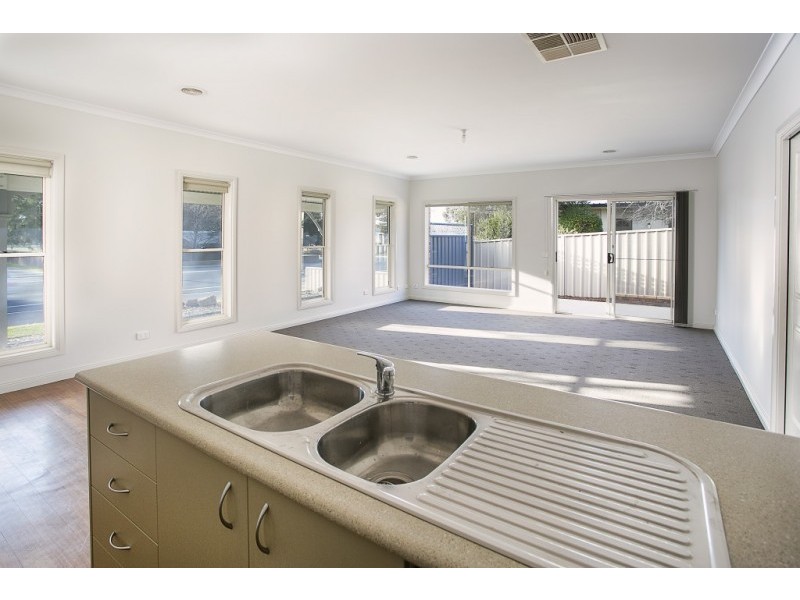 1/379 High Street, Golden Square VIC 3555