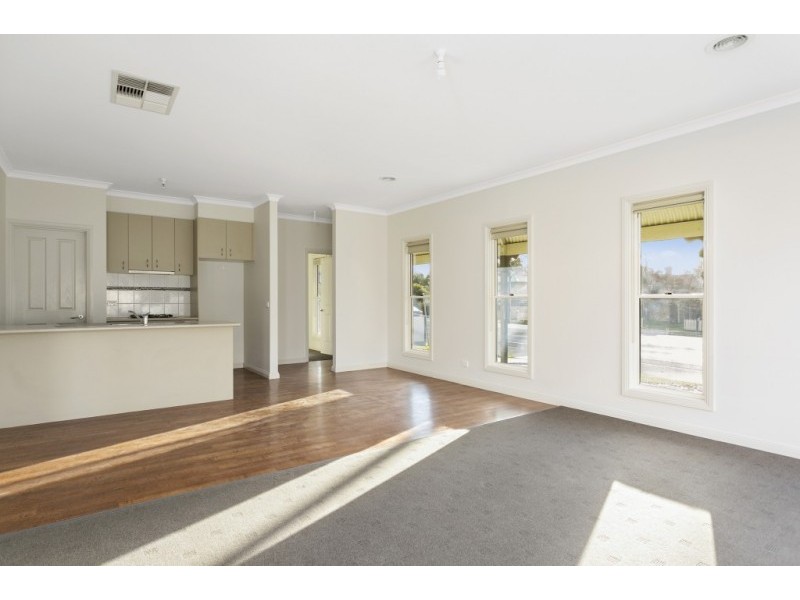 1/379 High Street, Golden Square VIC 3555