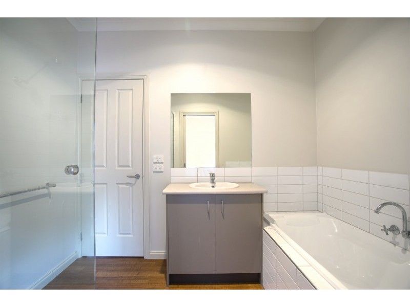 1/379 High Street, Golden Square VIC 3555