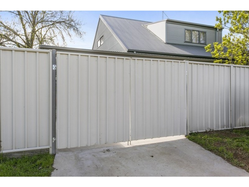 2C Staley Street, California Gully VIC 3556