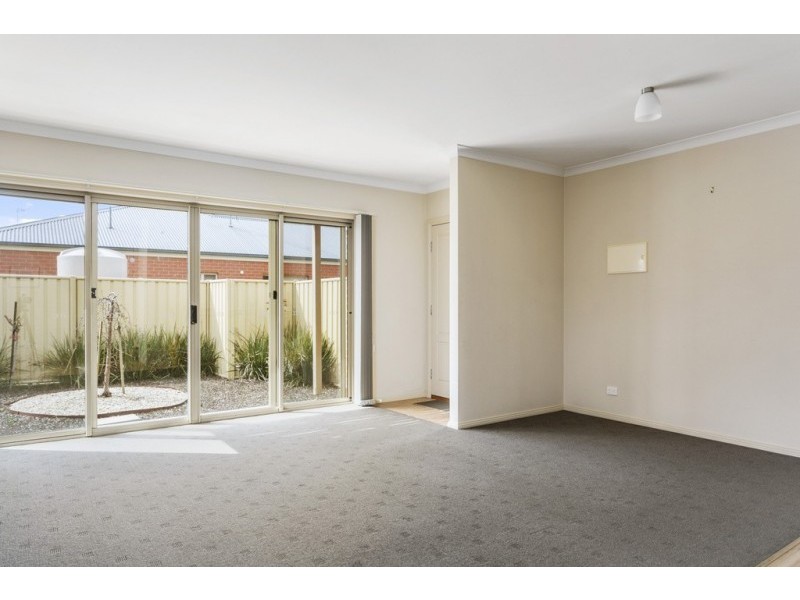 2/16 Station Street, Kangaroo Flat VIC 3555