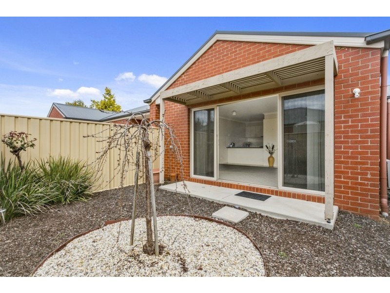 2/16 Station Street, Kangaroo Flat VIC 3555