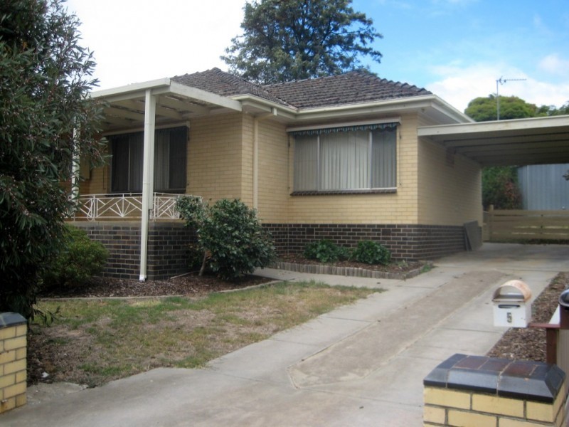 5 Beaumont Court, Flora Hill VIC 3550