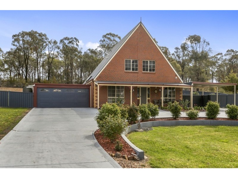 10 Michelle Drive, Maiden Gully VIC 3551