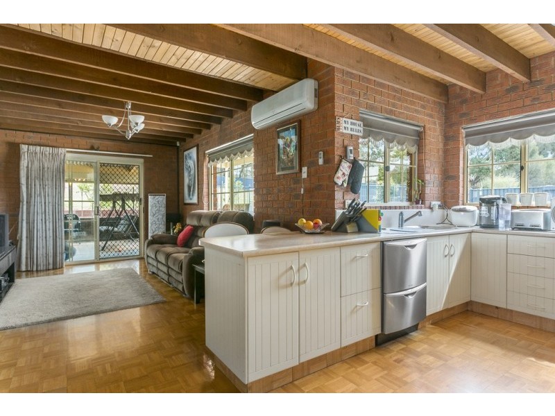 10 Michelle Drive, Maiden Gully VIC 3551