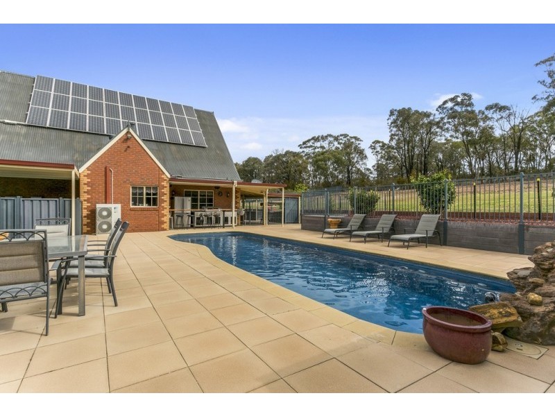 10 Michelle Drive, Maiden Gully VIC 3551