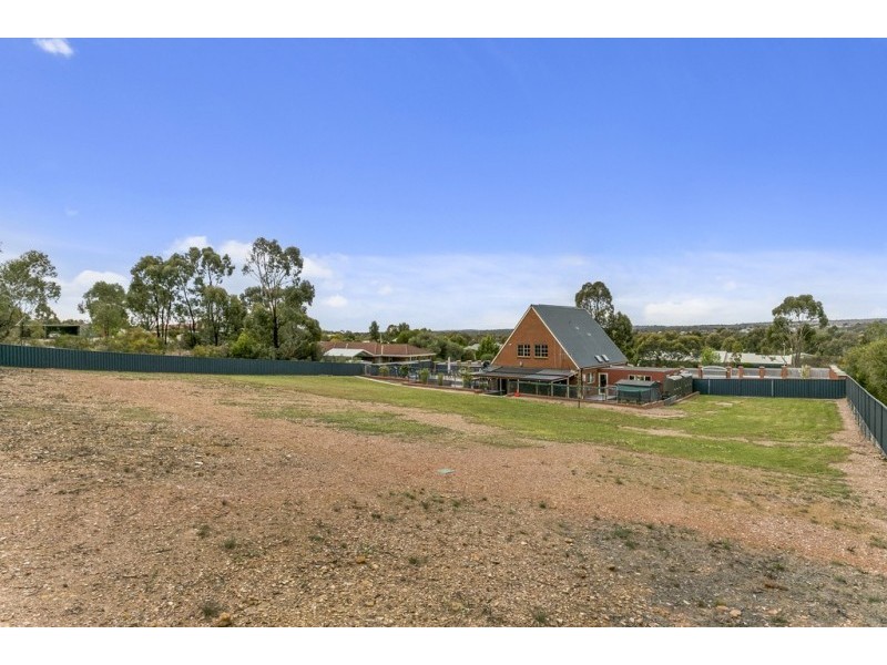 10 Michelle Drive, Maiden Gully VIC 3551