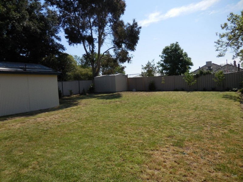 29 Clarence Avenue, Kennington VIC 3550