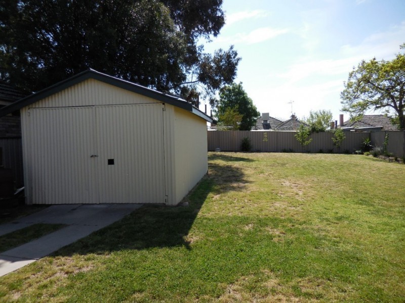 29 Clarence Avenue, Kennington VIC 3550