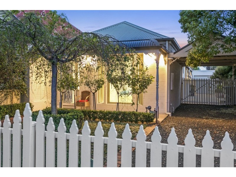 17 Rodney Street, Quarry Hill VIC 3550