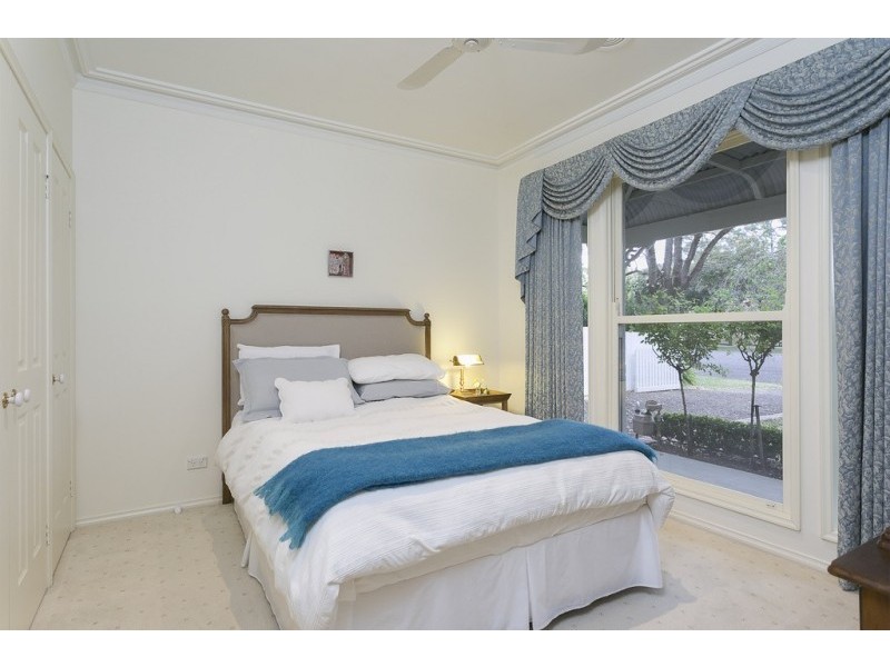 17 Rodney Street, Quarry Hill VIC 3550