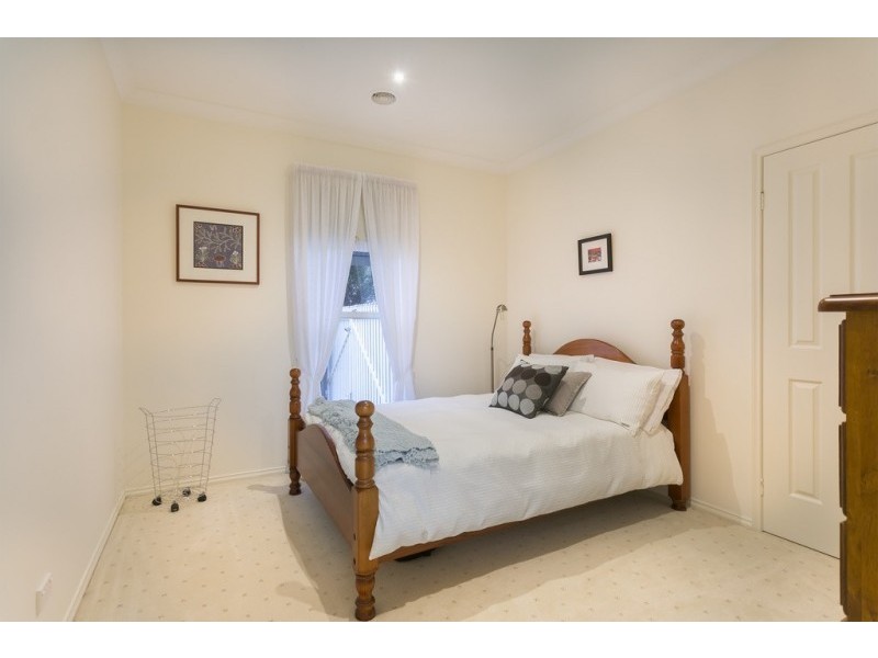 17 Rodney Street, Quarry Hill VIC 3550