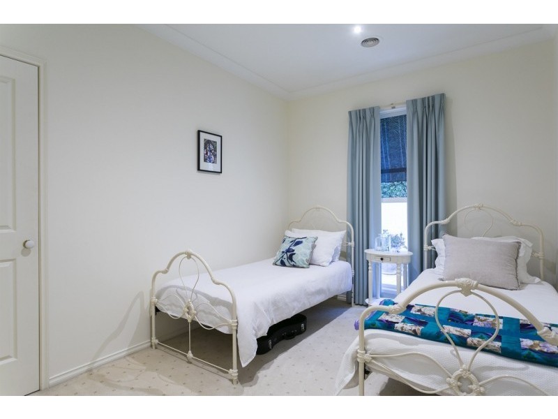 17 Rodney Street, Quarry Hill VIC 3550