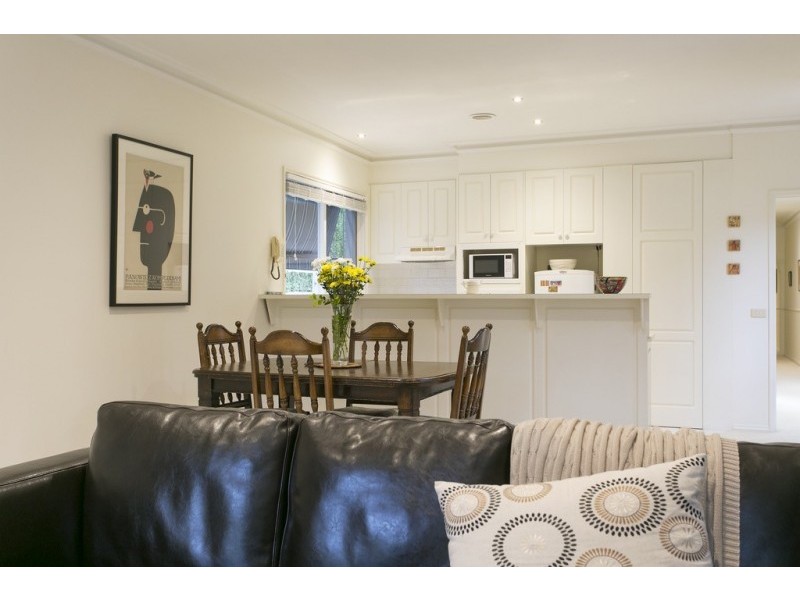 17 Rodney Street, Quarry Hill VIC 3550