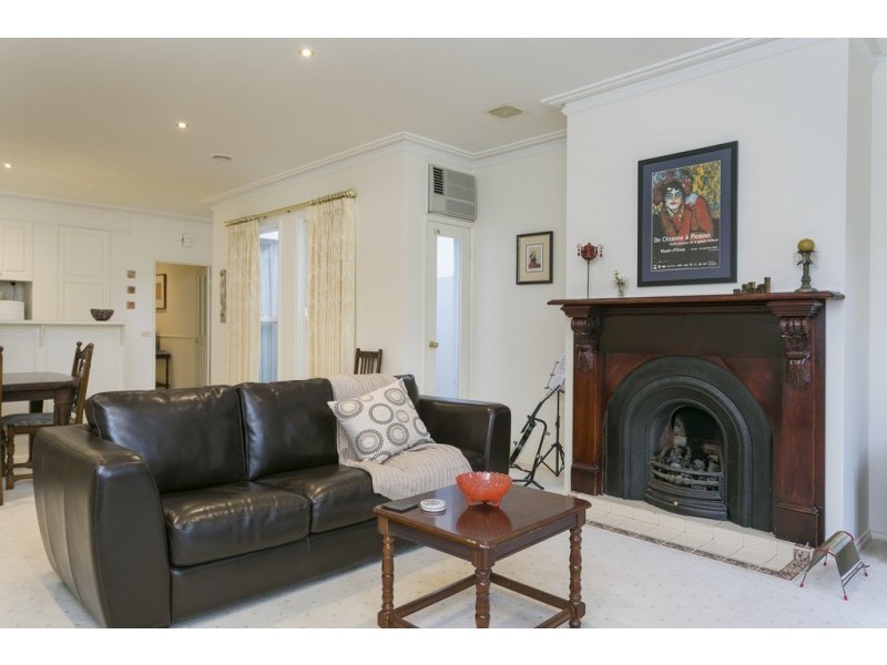 17 Rodney Street, Quarry Hill VIC 3550