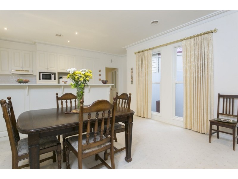 17 Rodney Street, Quarry Hill VIC 3550