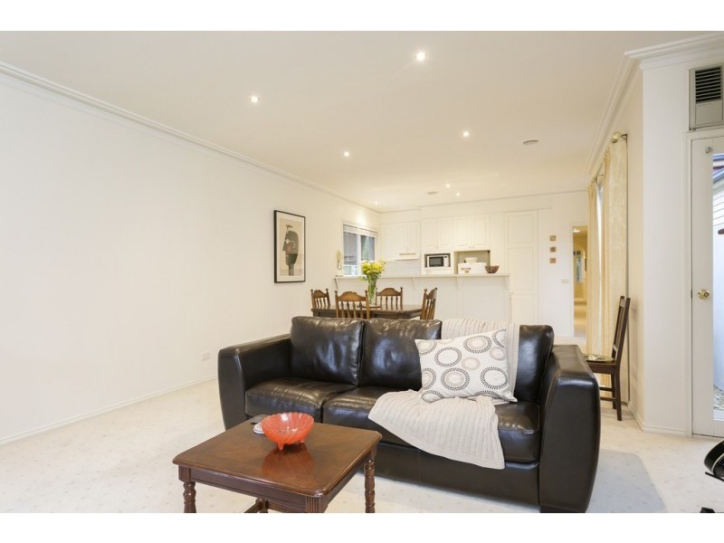 17 Rodney Street, Quarry Hill VIC 3550