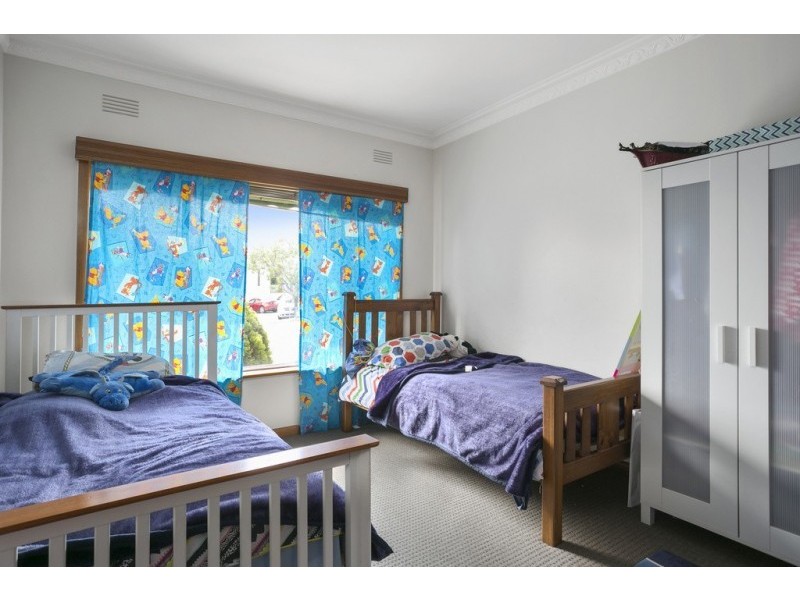 4 McMillan Street, Kennington VIC 3550