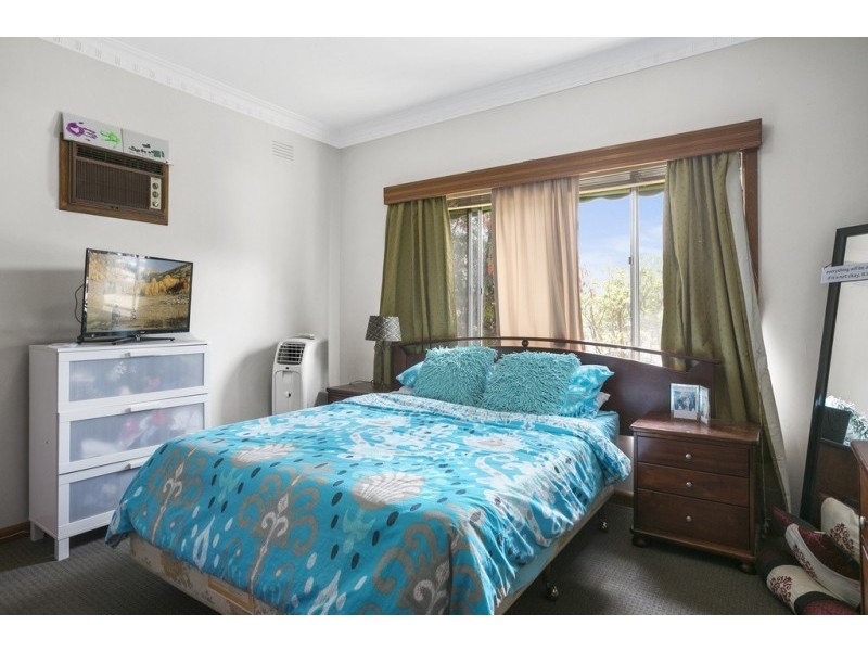 4 McMillan Street, Kennington VIC 3550