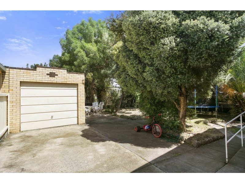 4 McMillan Street, Kennington VIC 3550