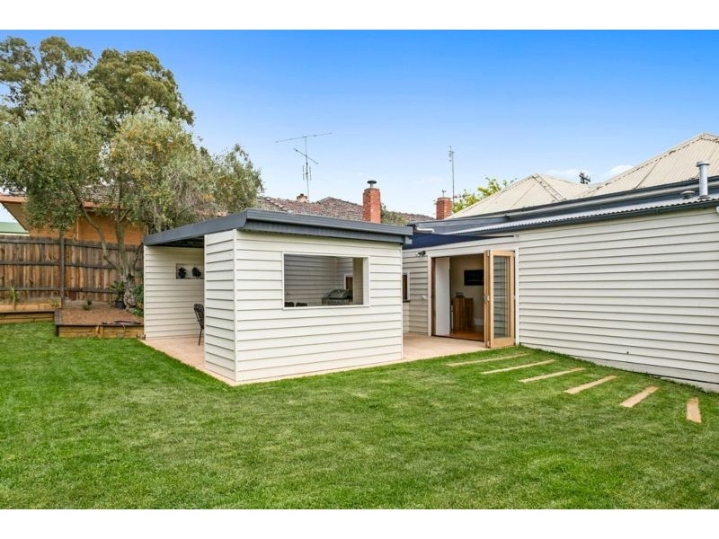 24 Michael Street, Kennington VIC 3550