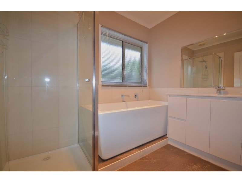 12 Bourke Drv, Strathdale VIC 3550